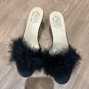 Rococo Sand Black Feathered Women's Slippers